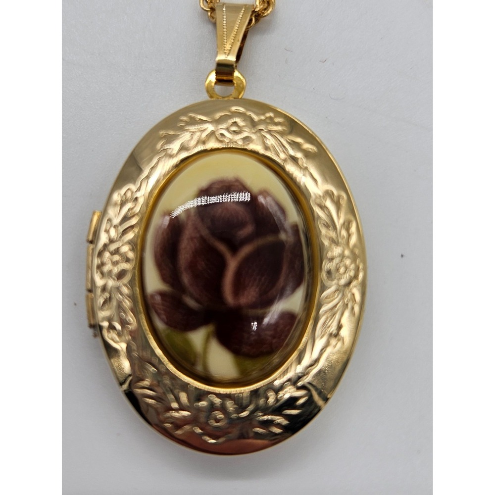 Vintage Gold Tone Oval Rose Locket Necklace 24 Inch Rope Chain Floral Etched